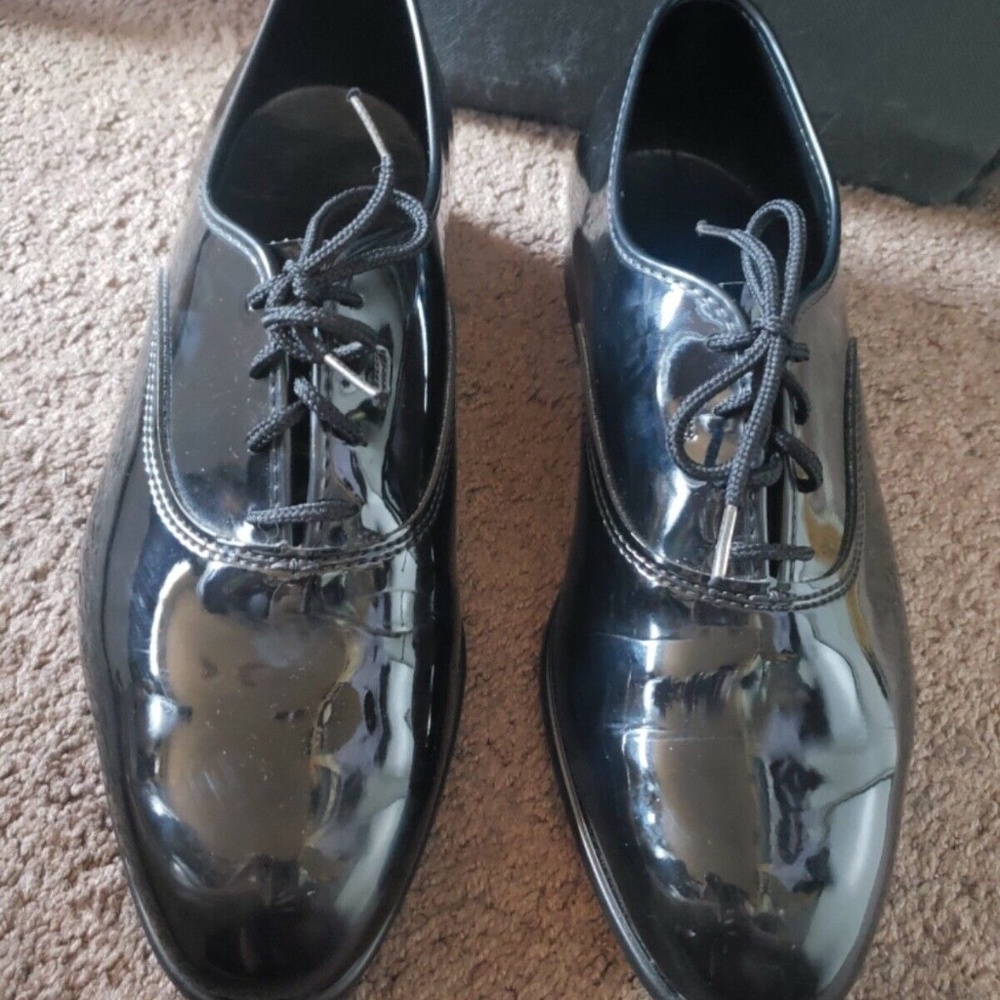 BARCLAY Men’s - 9.5 Wide - Black faux patent leather dress shoe